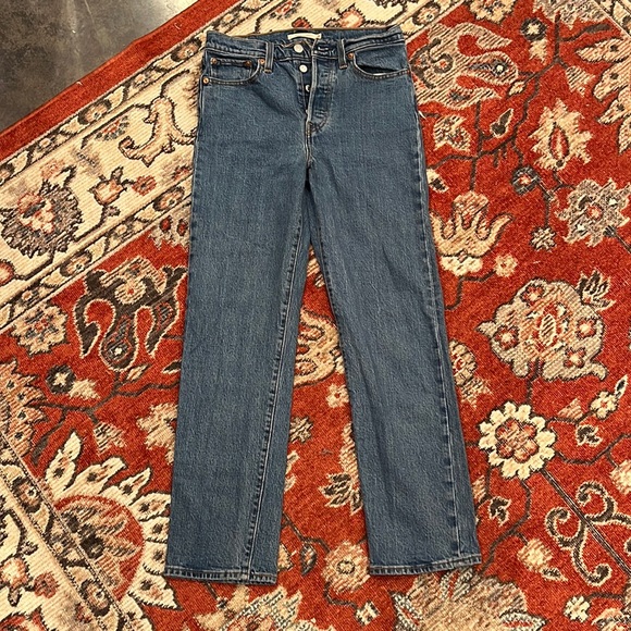 Wedgie Straight Levi Jeans - Picture 2 of 7